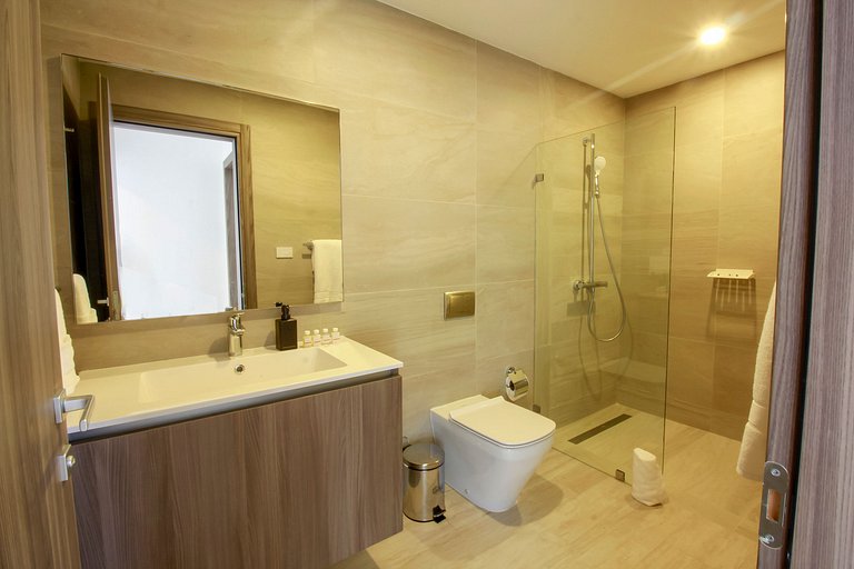Private apartment, 2Bdrm and 2Bath near the golf