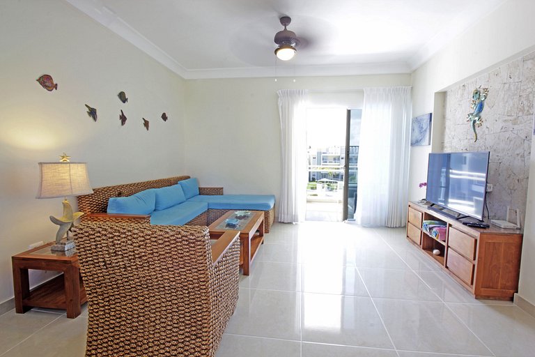 Pool view, private terrace, bbq, 2 bed and 2 bath