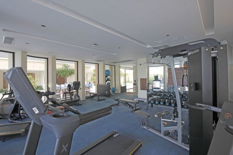 Studio, coworking area, gym, padel and restaurant