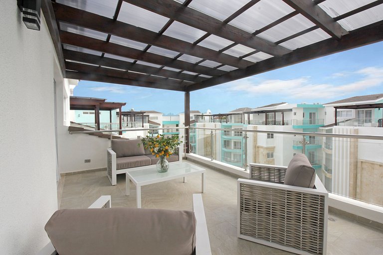 Spacious 3-bedroom PH for 9 people