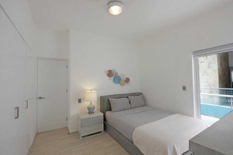 Spacious 3-bedroom PH for 9 people