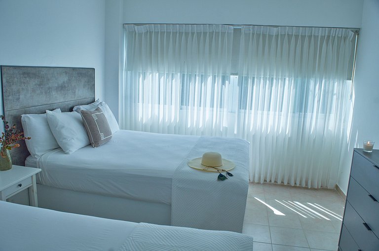 Suitable for 6 people, 2 min from the beach.