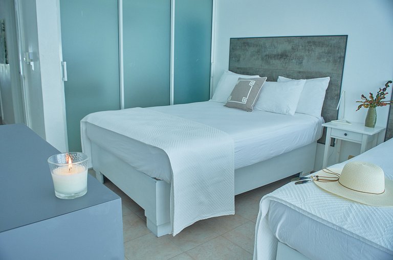 Suitable for 6 people, 2 min from the beach.