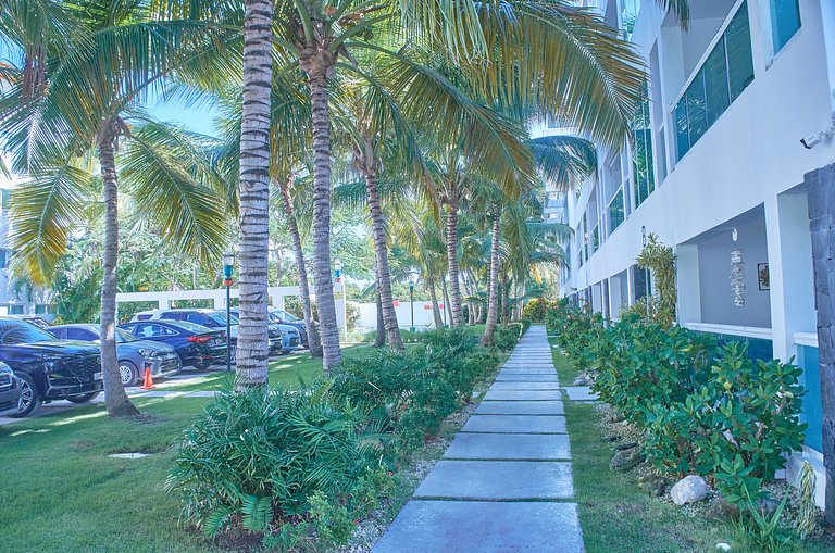 Sleeps 6, steps from the beach and with a pool