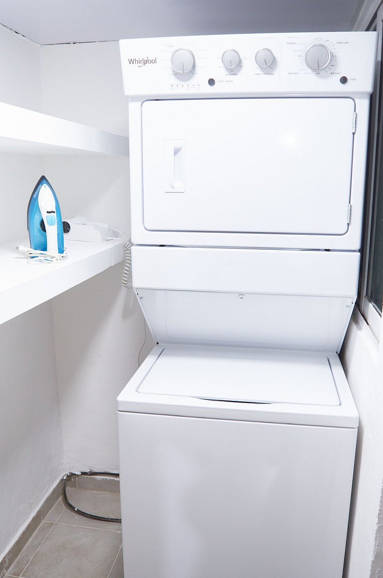 Suitable for 6 people, 2 min from the beach.