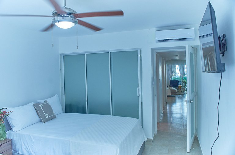 Suitable for 6 people, 2 min from the beach.