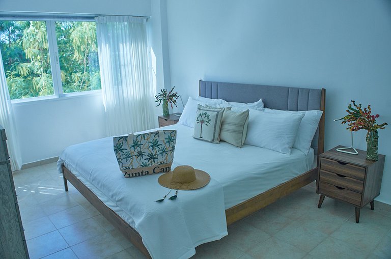 Suitable for 6 people, 2 min from the beach.