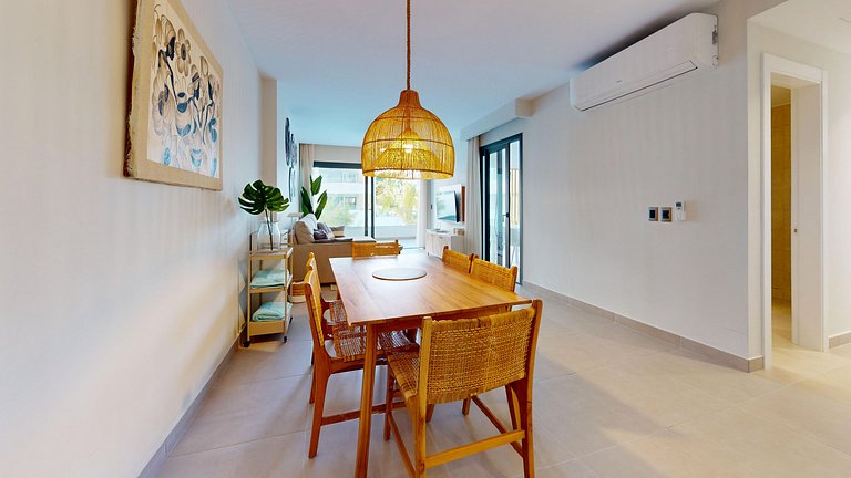 Modern apartment with picuzzy steps from the beach