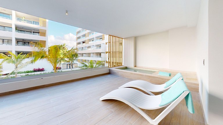 Modern apartment with picuzzy steps from the beach