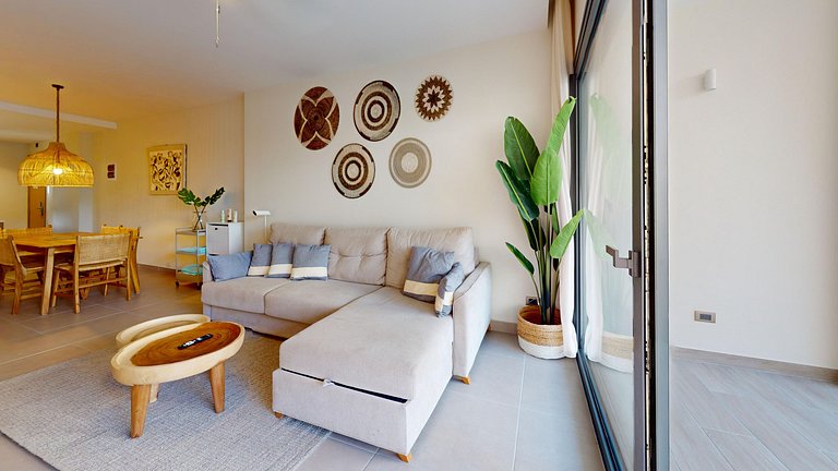 Modern apartment with picuzzy steps from the beach