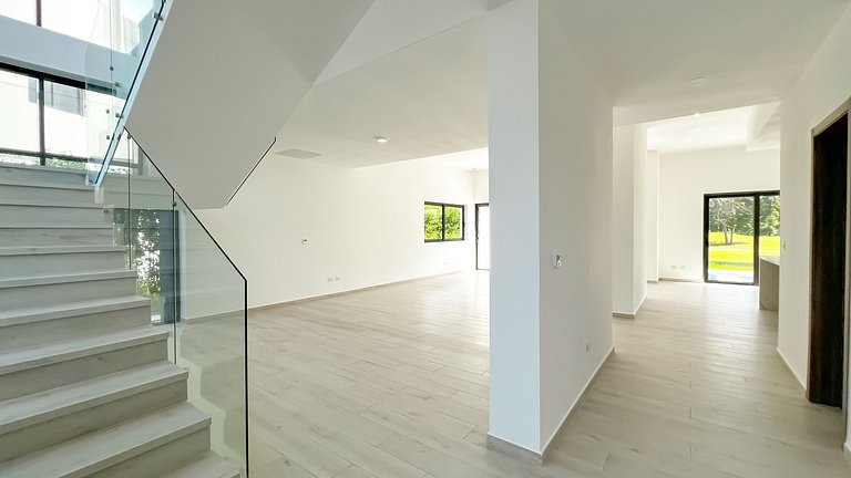 Villa de lujo con beneficios exclusivos en cadena hotelera.