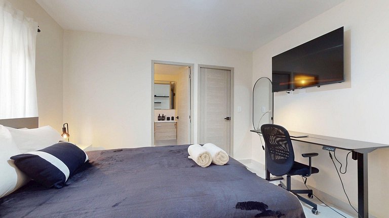 Elegant Apt Near Downtown & Hotspots