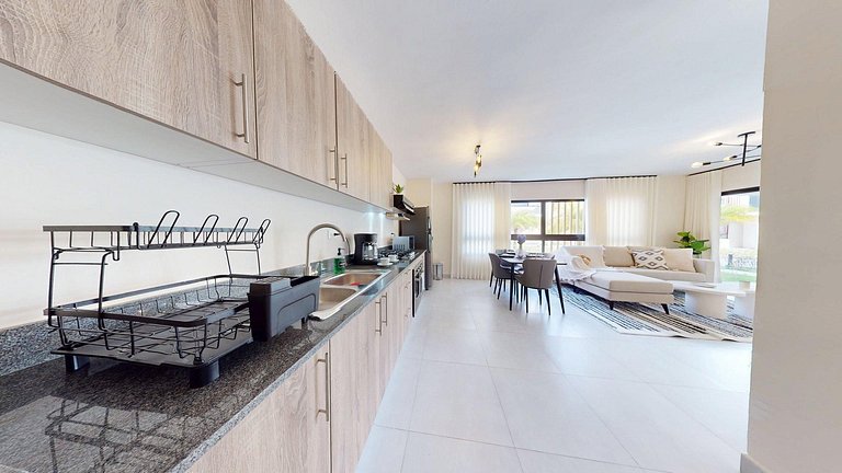 Elegant Apt Near Downtown & Hotspots