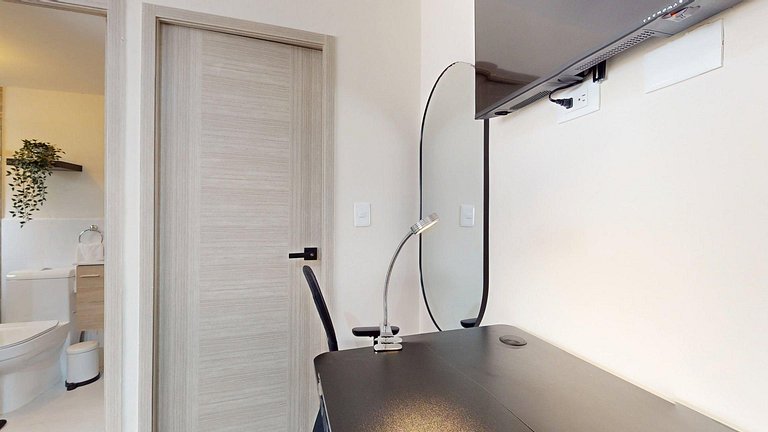 Elegant Apt Near Downtown & Hotspots