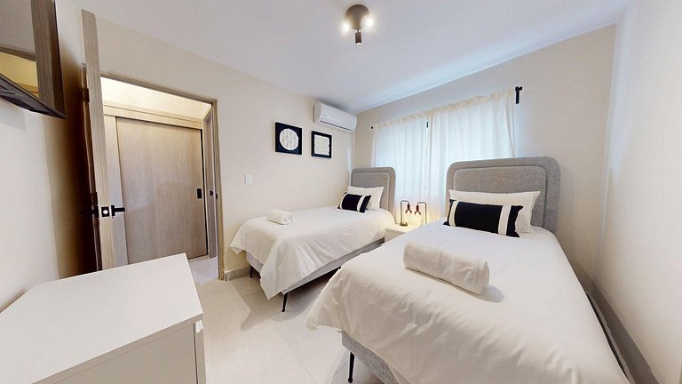 Elegant Apt Near Downtown & Hotspots
