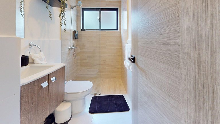 Elegant Apt Near Downtown & Hotspots