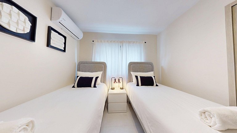 Elegant Apt Near Downtown & Hotspots
