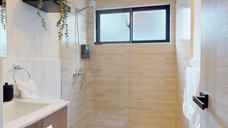 Elegant Apt Near Downtown & Hotspots