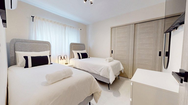 Elegant Apt Near Downtown & Hotspots