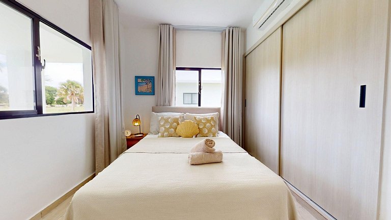 Apartment with beach shuttle and private pool