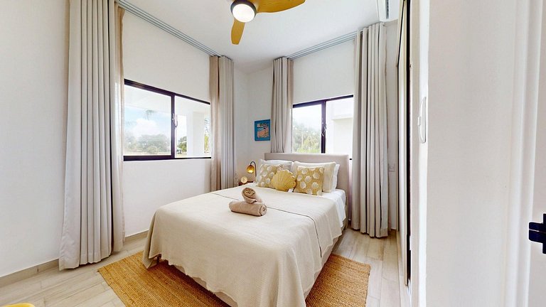 Apartment with beach shuttle and private pool