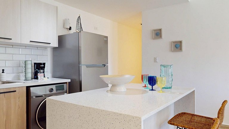 Apartment with beach shuttle and private pool