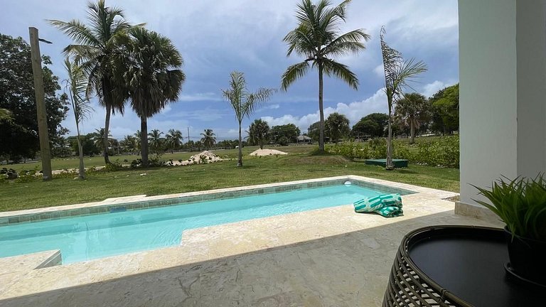 Apartment with beach shuttle and private pool