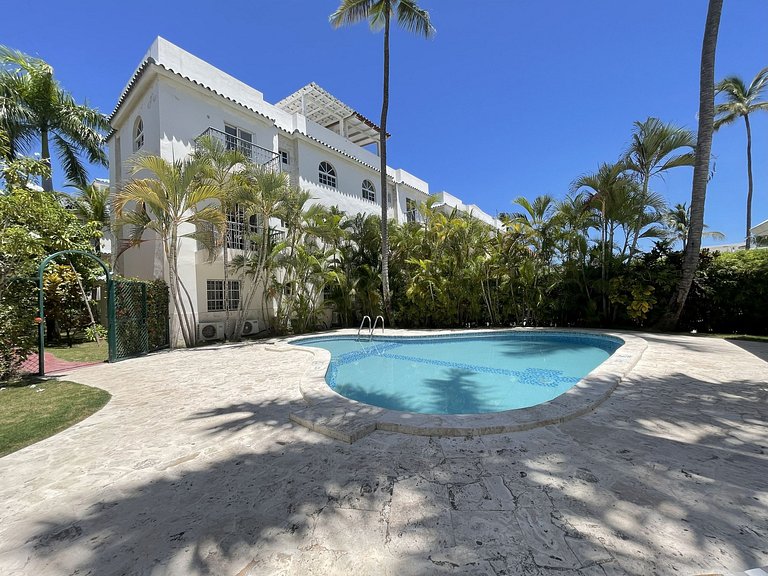 Apartamento con Estilo y Piscina, cerca de Playa