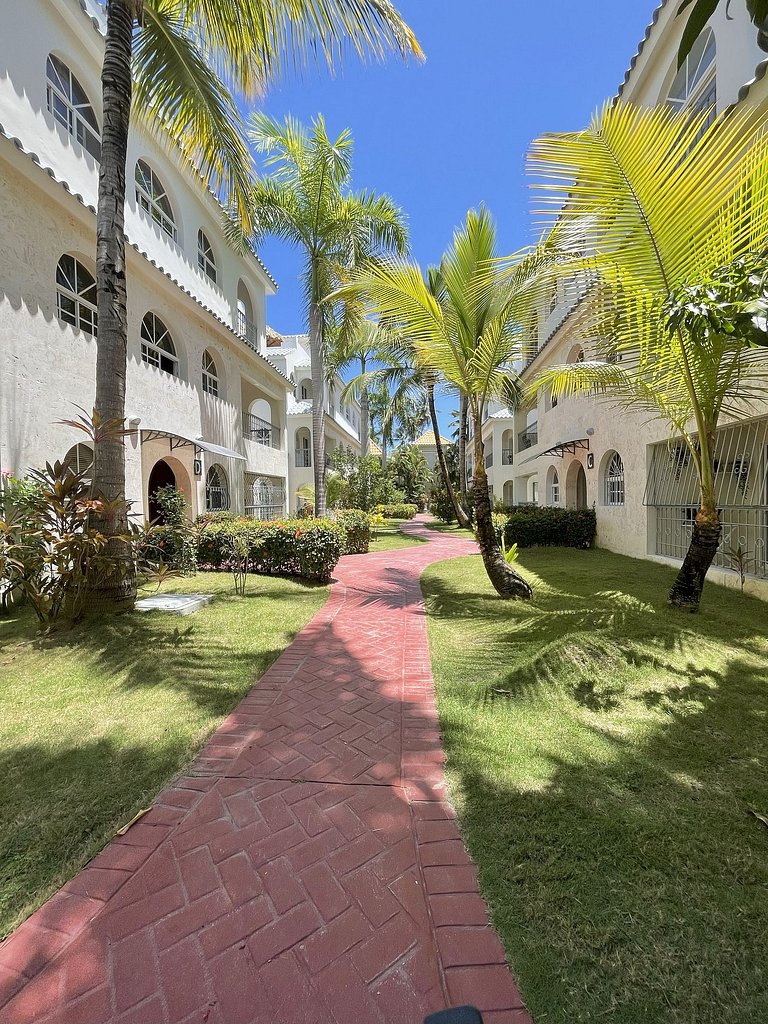 Apartamento con Estilo y Piscina, cerca de Playa