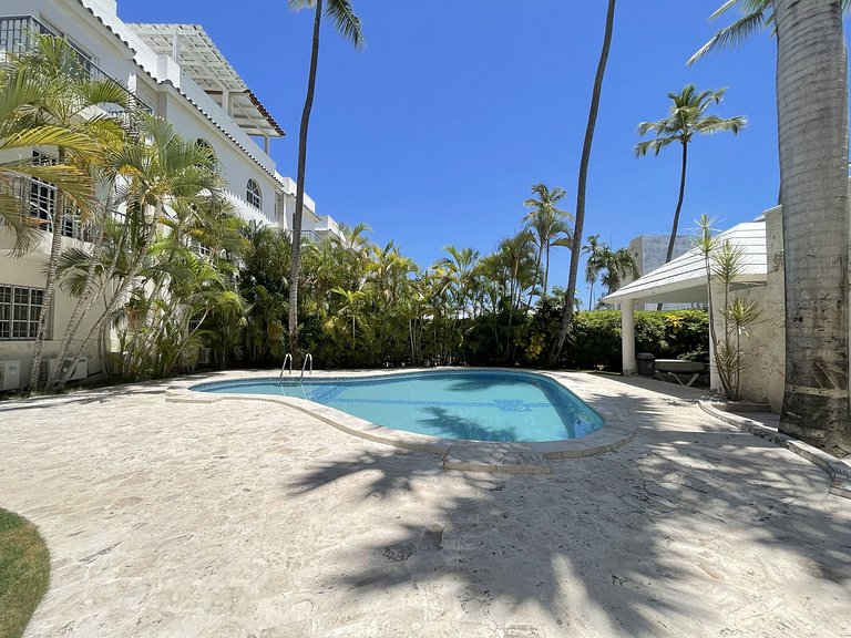 Apartamento con Estilo y Piscina, cerca de Playa