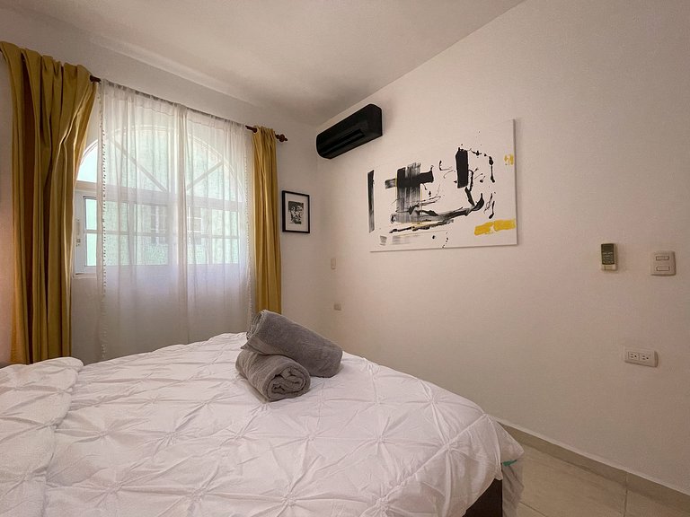 Apartamento con Estilo y Piscina, cerca de Playa