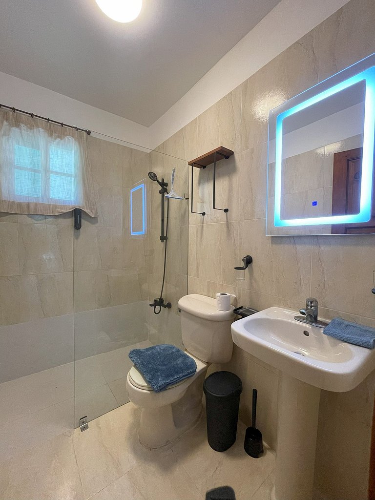 Apartamento con Estilo y Piscina, cerca de Playa