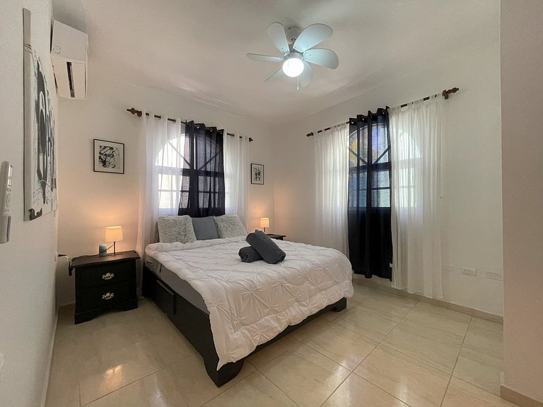 Apartamento con Estilo y Piscina, cerca de Playa