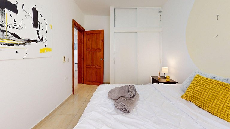 Stylish Apartment with Pool, Steps from the Beach