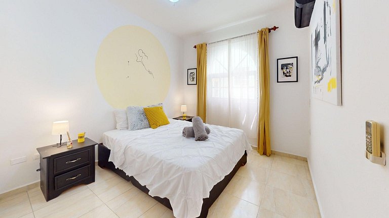 Stylish Apartment with Pool, Steps from the Beach