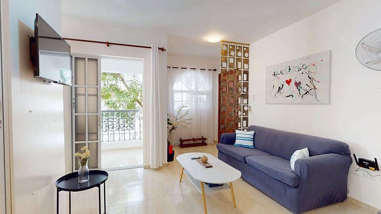 Stylish Apartment with Pool, Steps from the Beach