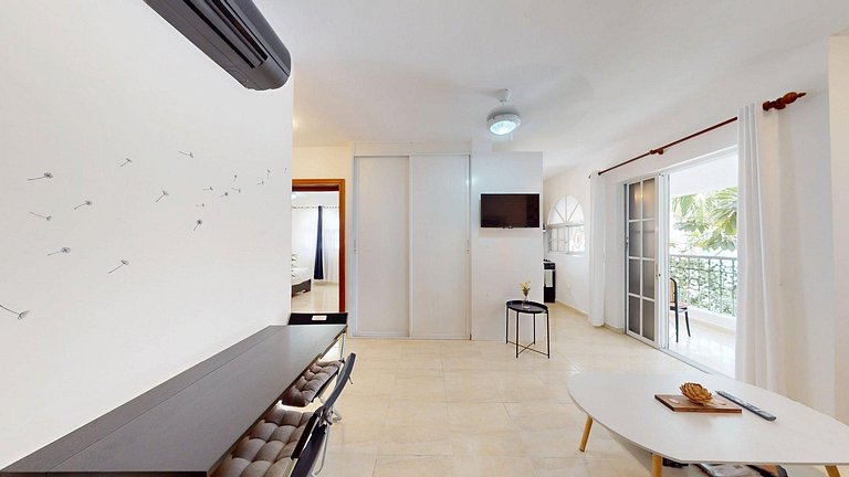 Stylish Apartment with Pool, Steps from the Beach