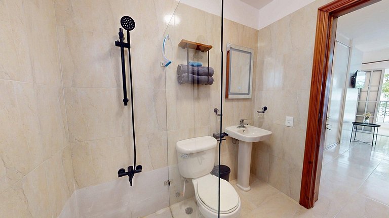 Stylish Apartment with Pool, Steps from the Beach