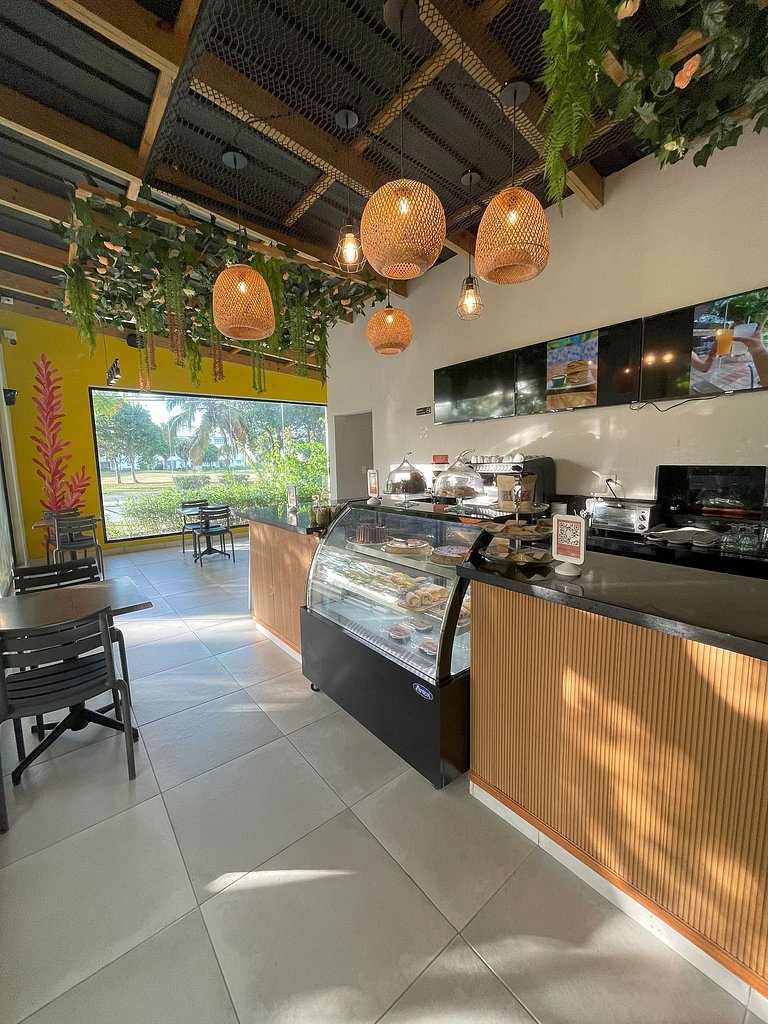 Apartment with beach shuttle and private pool