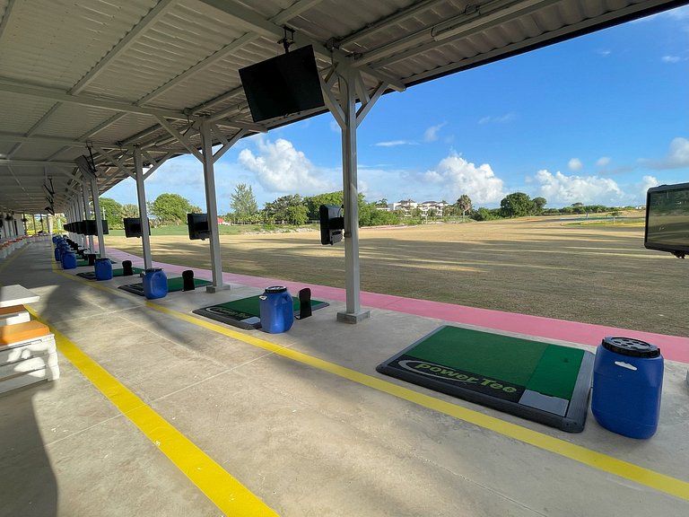 Apartment with beach shuttle and private pool