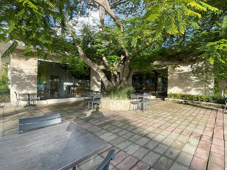 Apartment with beach shuttle and private pool