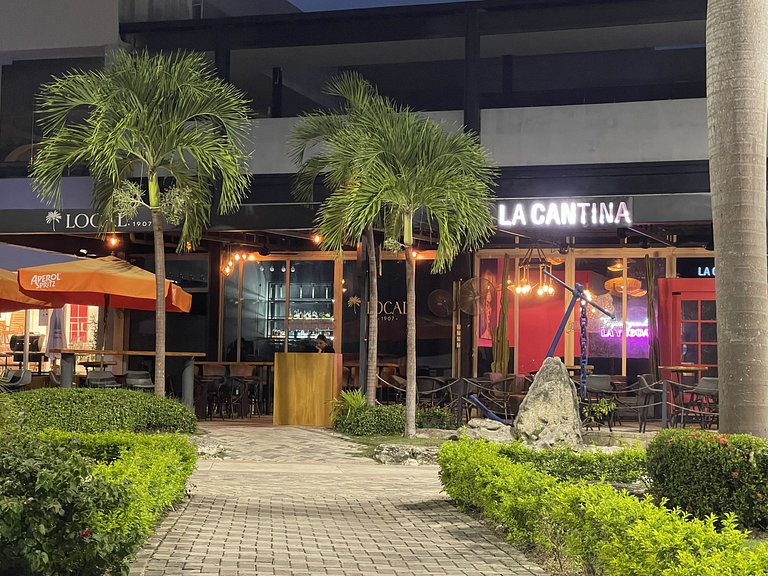 A pasos de Coco Bongo y la vida nocturna