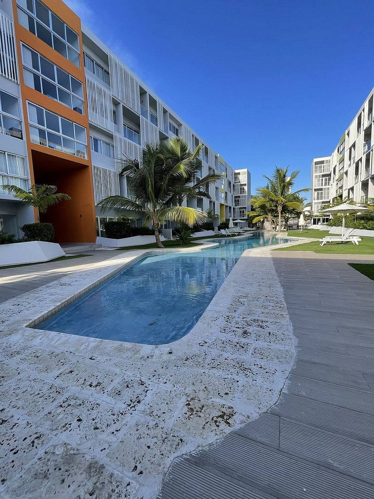 Downtonw, Pool view, walk to Cocobongo Disco