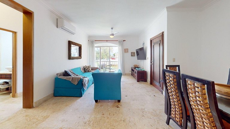 Just 50 meters from the beach, bars, restaurants.