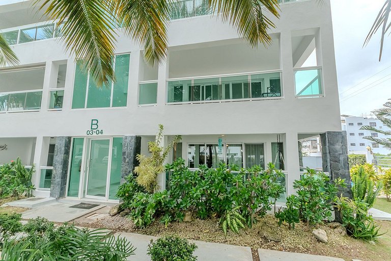 Two minute walk to the beach with a swimming pool