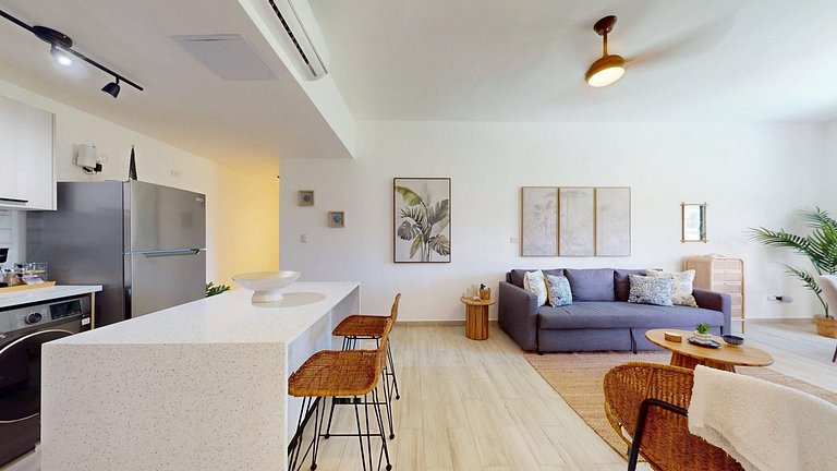 Apartment with beach shuttle and private pool