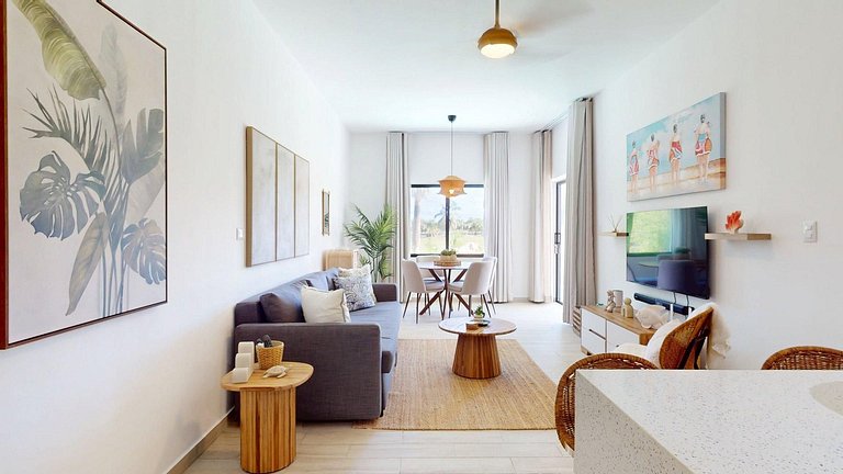 Apartment with beach shuttle and private pool