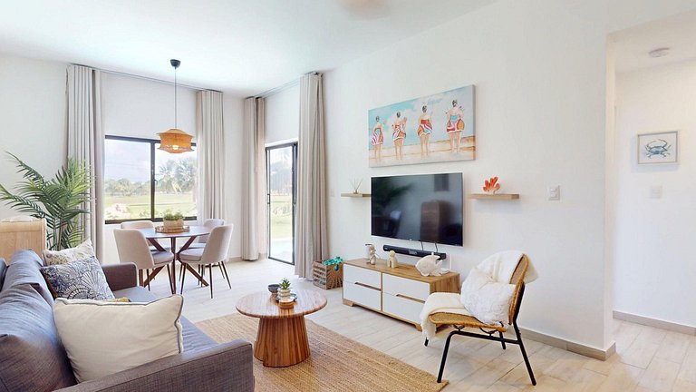 Apartment with beach shuttle and private pool