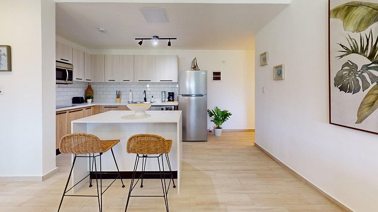 Apartment with beach shuttle and private pool