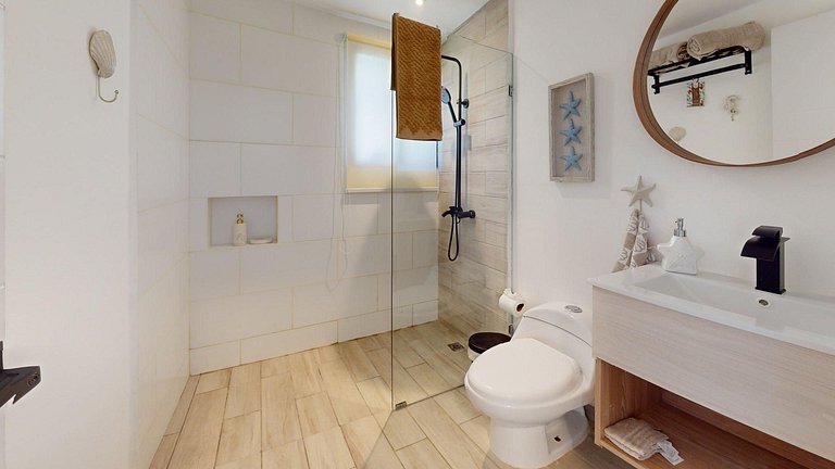 Apartment with beach shuttle and private pool